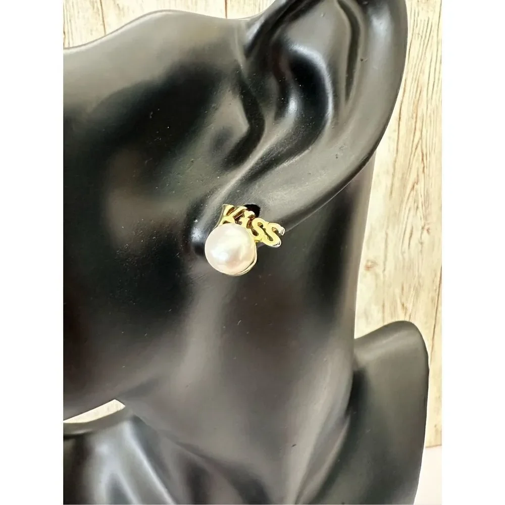 KISS ME 925 Sterling Silver stud earrings